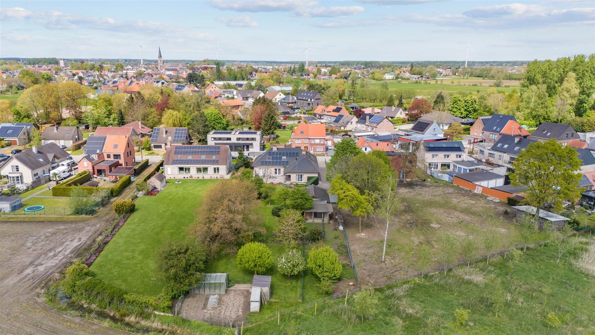 Ruim opgezette gezinswoning met een mooi aangelegde tuin op een residentiële toplocatie (2.375m²) foto 38