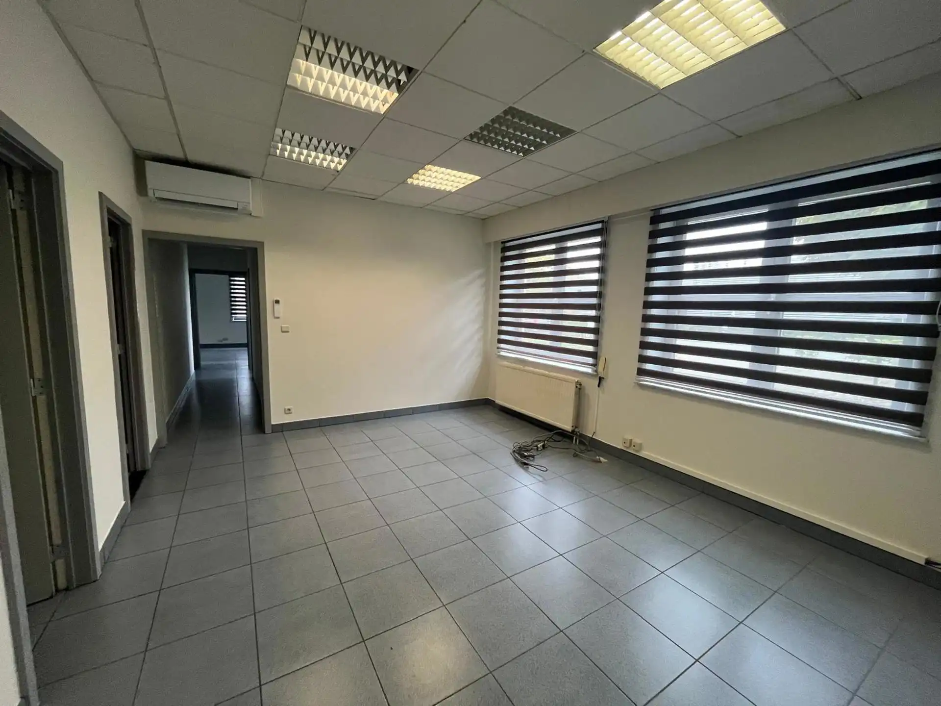 Kontich: magazijn 620m² met kantoor en buiten stockage foto 7