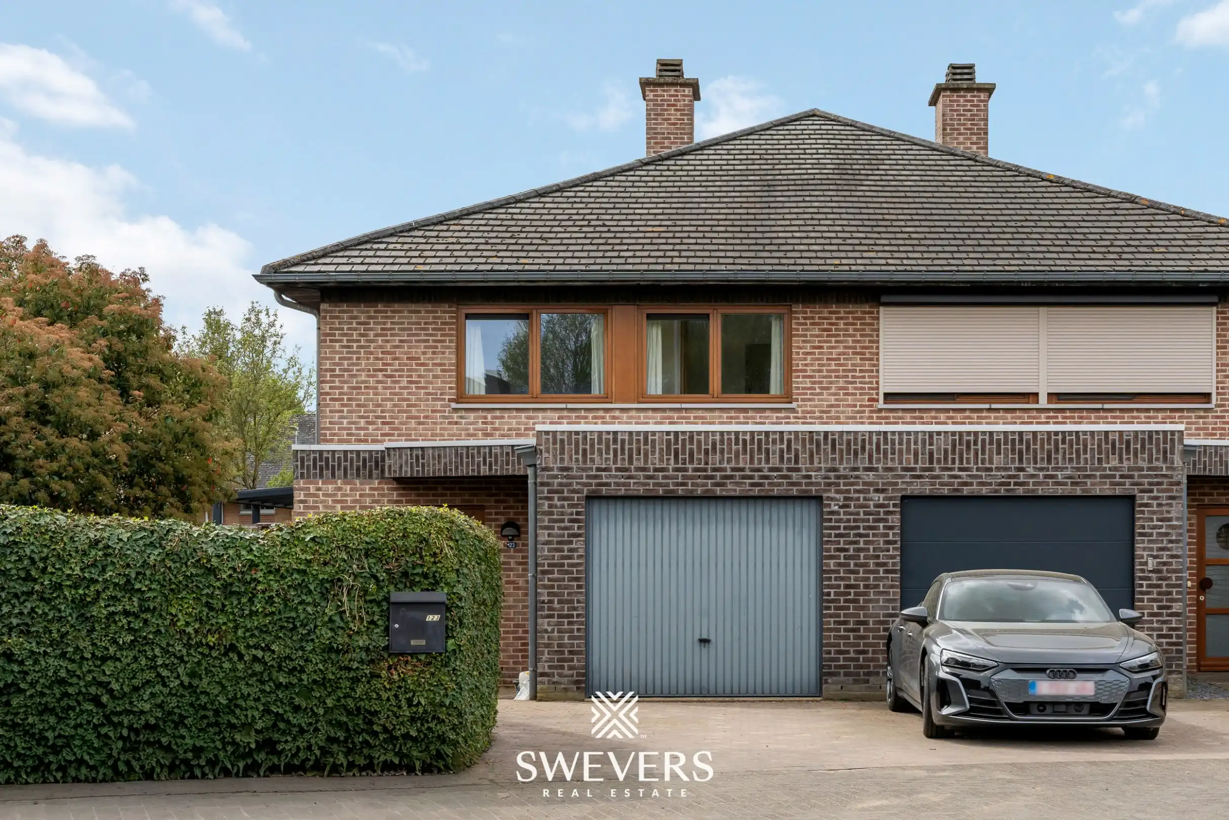 Goed onderhouden woning met twee slaapkamers, nabij de autostrade foto {{pictureIndex}}