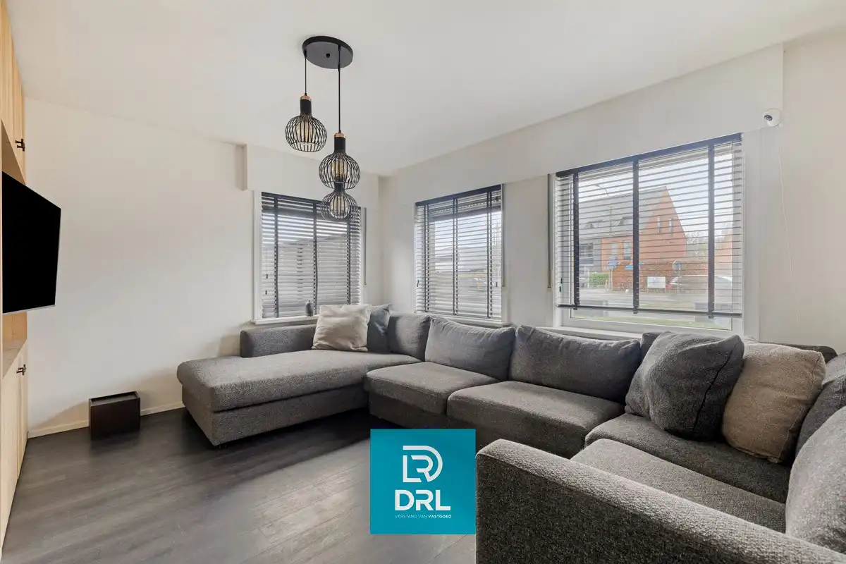 Luxe woning met binnenzwembad en perfect afgescheiden handels- of verhuurgedeelte foto 3