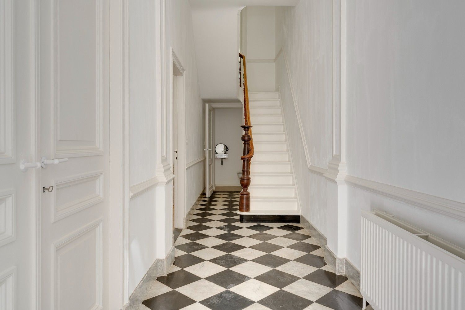 Karaktervol herenhuis met 6 slaapkamers, stadstuin en hoogwaardige afwerking foto 2