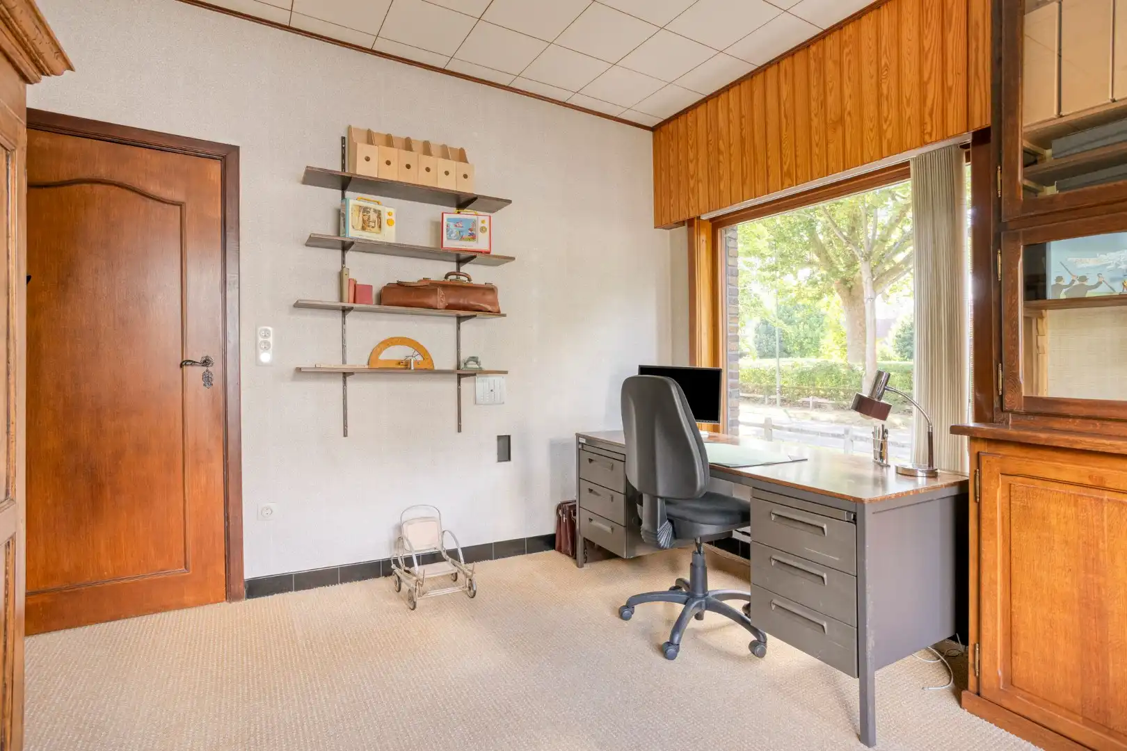 Woning met 3 slaapkamers  en een bureau gelegen in een doodlopende straat foto 14