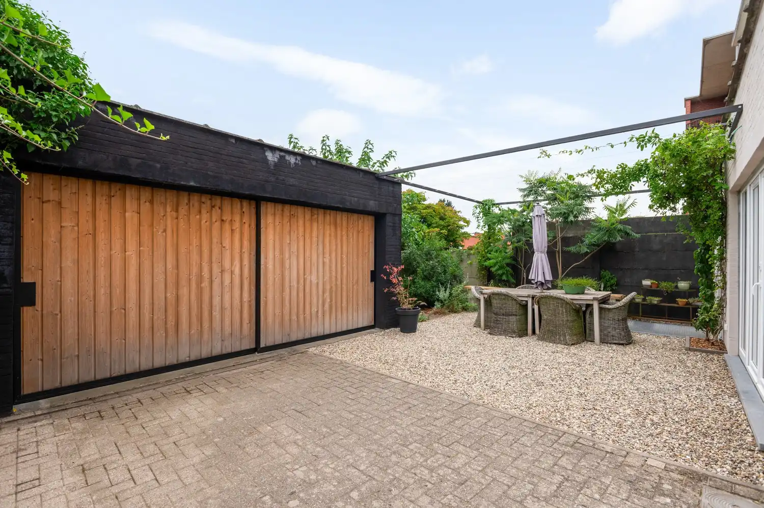 Prachtig gerenoveerd gelijkvloers appartement met zonnige tuin, grote oprit  en ruime garagebox foto 16
