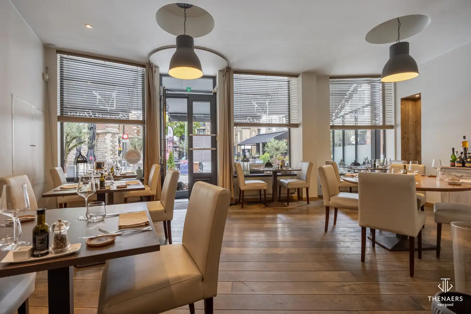 Karaktervol handelshuis met restaurant en ruime woonst op topligging in hartje Sint-Truiden. foto 3