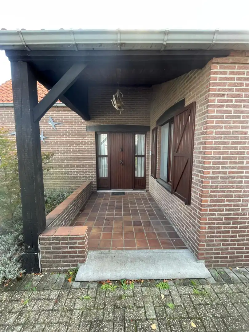 Vrijstaande woning met 4 slaapkamers en ruime tuin met garage in Pelt foto 3