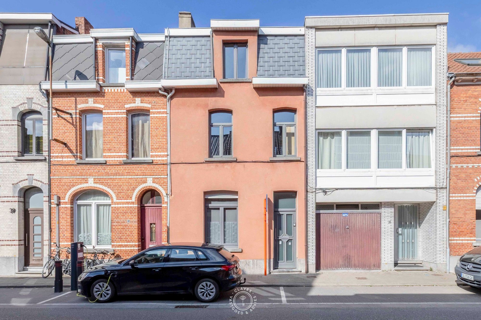 Instapklare woning met zonnige tuin en 4 slaapkamers foto {{pictureIndex}}