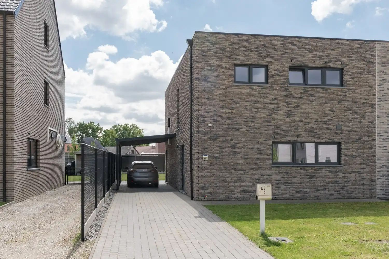 Instapklare energiezuinige 3 SLK woning in een nieuwe wijk te Peer foto {{pictureIndex}}