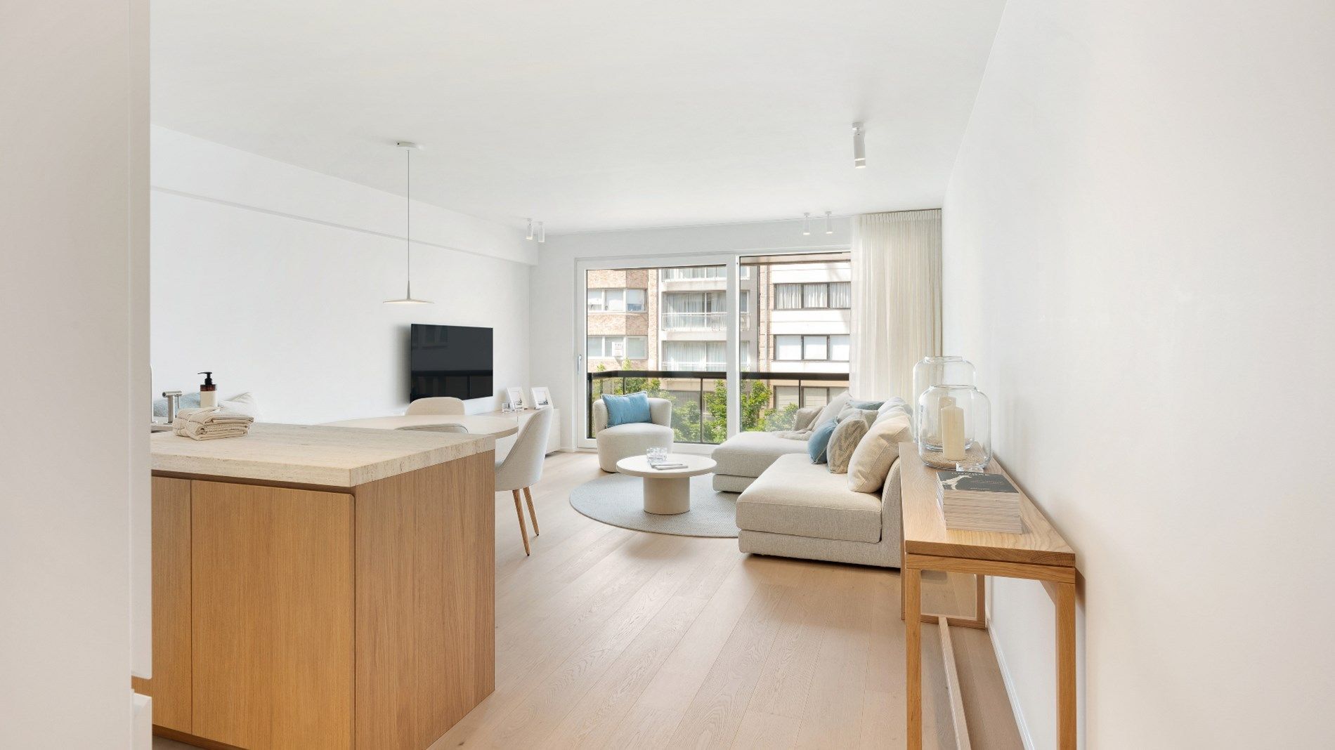 Prachtig gerenoveerd 3-slaapkamer appartement gelegen op de Lippenslaan.  foto 4