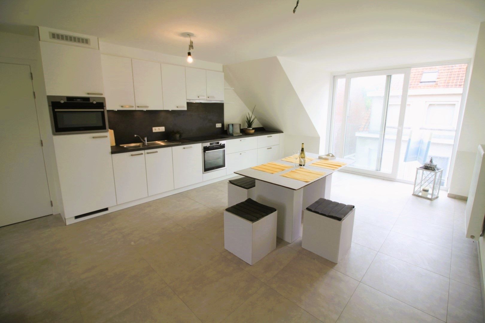 Recent appartement met 2 slaapkamers in centrum Oostnieuwkerke foto 2