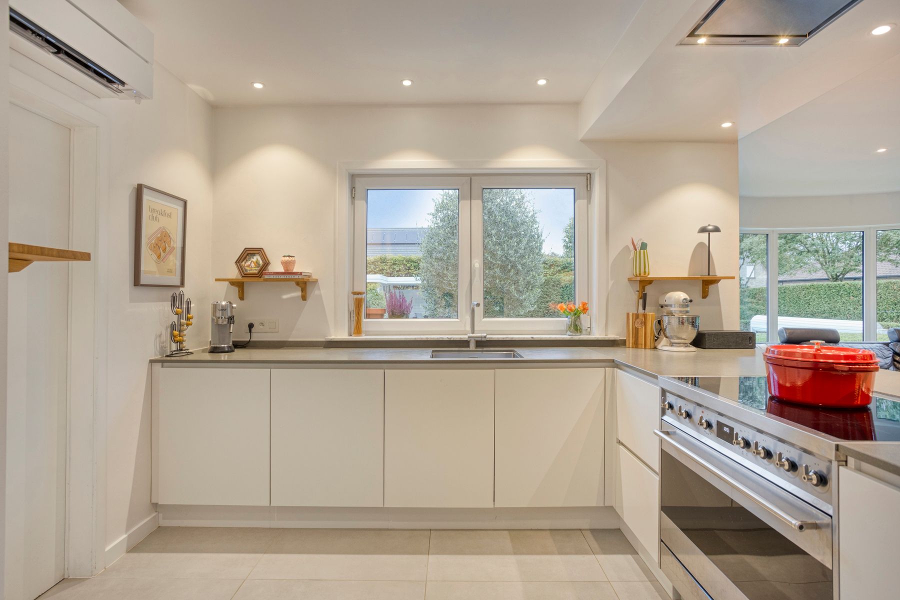 Modern gerenoveerde energiezuinige villa & verwarmd zwembad foto 14