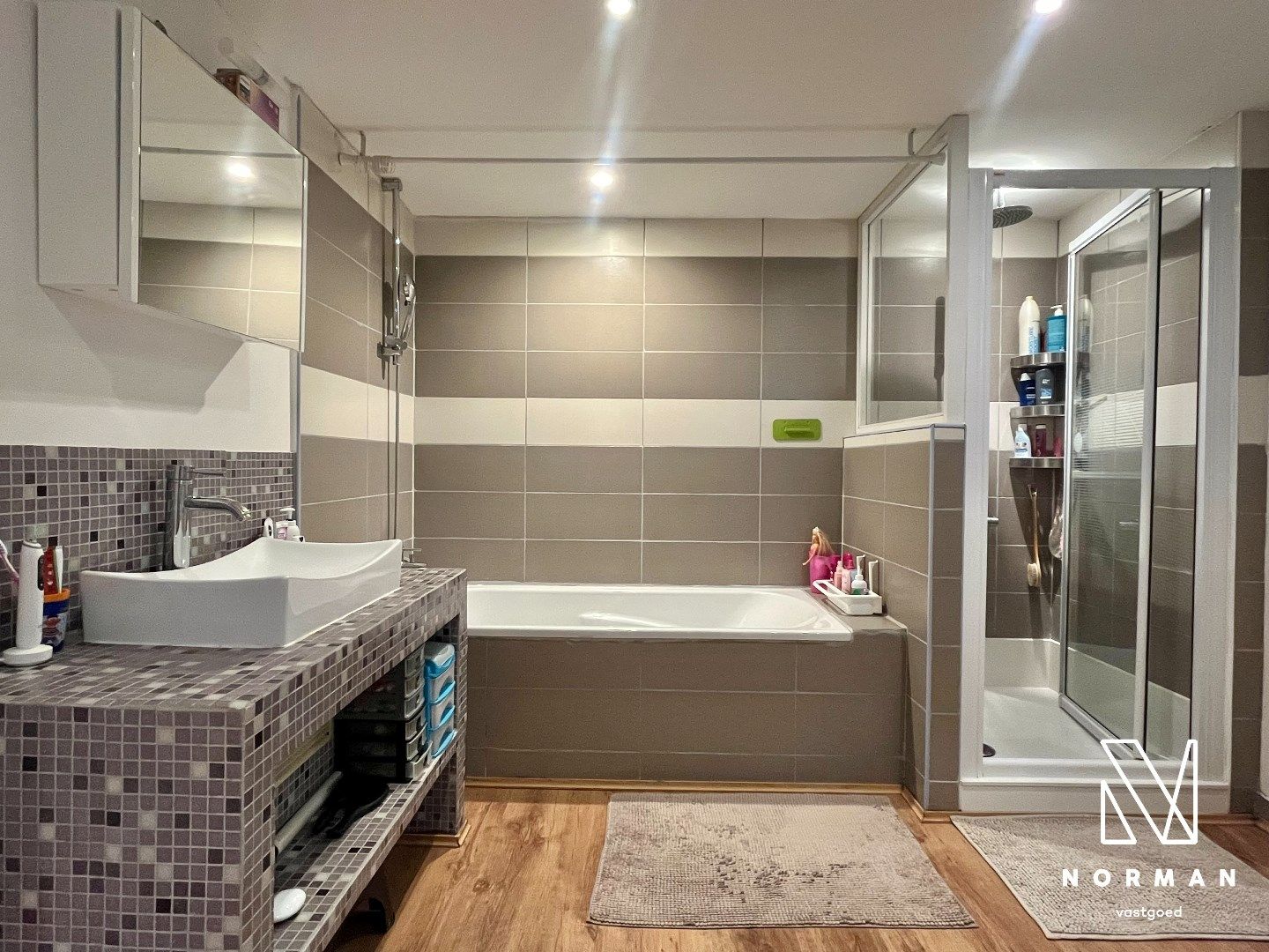 Halfopen woning te koop met handelsruimte in Harelbeke!  foto 18