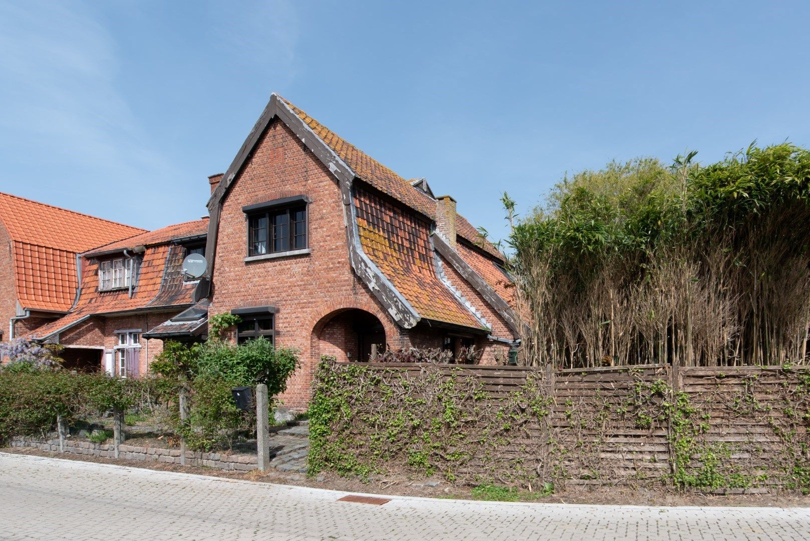 Woning met 5 slaapkamers, prachtige tuin en garage. foto 22