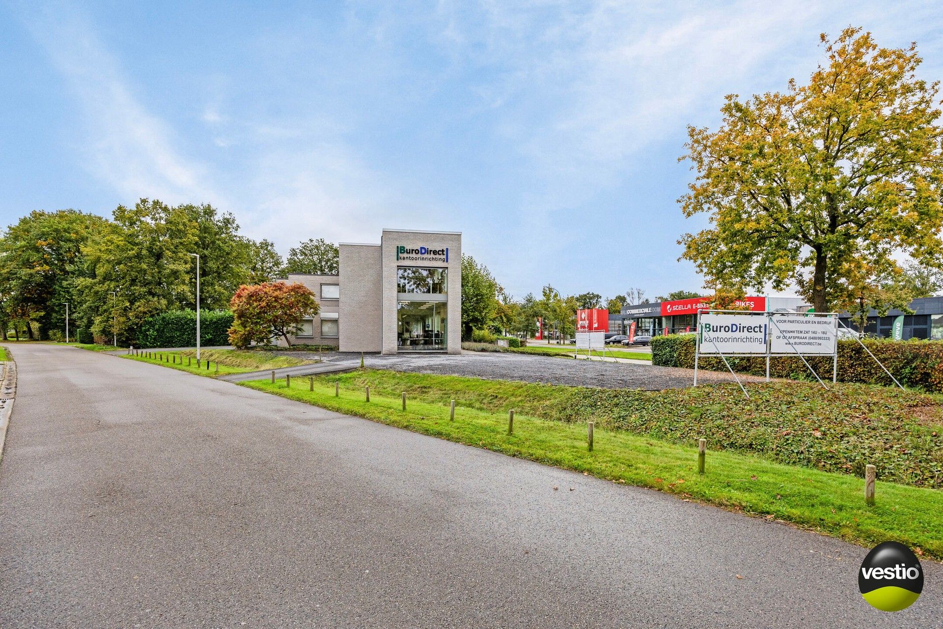 Kantoorgebouw/commercieel pand met parking op absolute A-locatie te Hasselt! foto {{pictureIndex}}