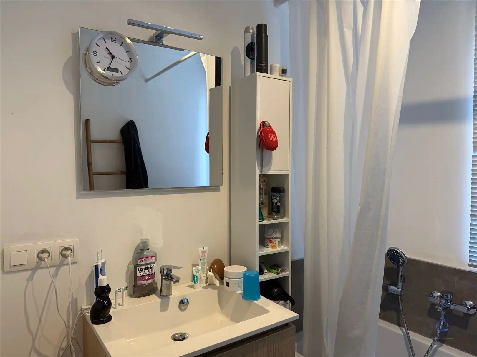 Recente halfopen woning met 3 slaapkamers en tuin foto 21