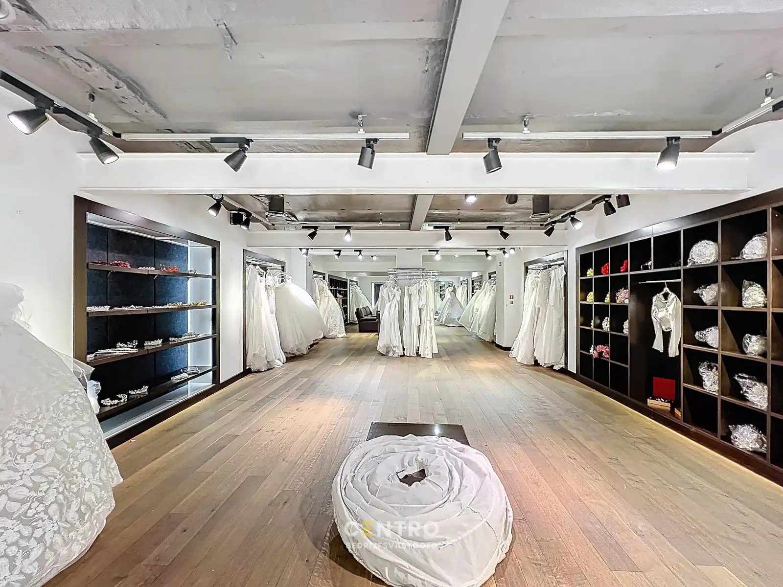 Handelspand met uitstraling (420 m² winkelruimte + extra stockruimte) te huur op topligging in OOSTSTRAAT, Roeselare. foto 20