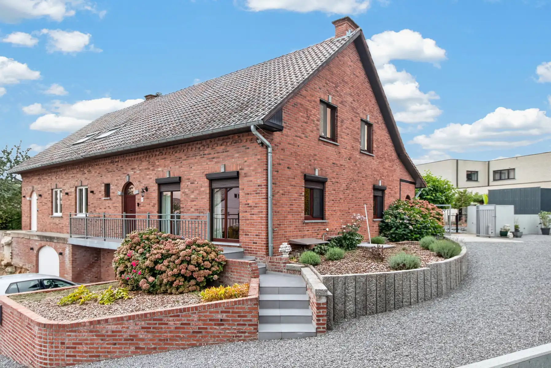 RUIME WONING - 3 SLK - VERANDA - TERRAS - TUIN - PARKING foto {{pictureIndex}}