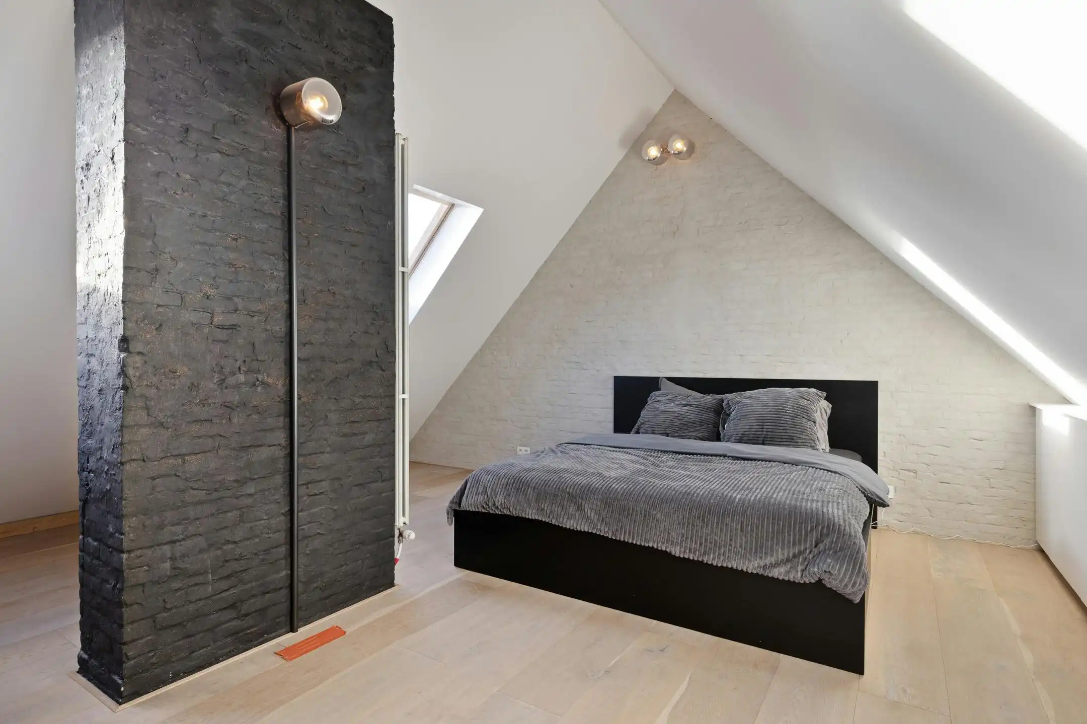 Volledig gerenoveerde woning met tuin te koop in Luchtbal!  foto 14