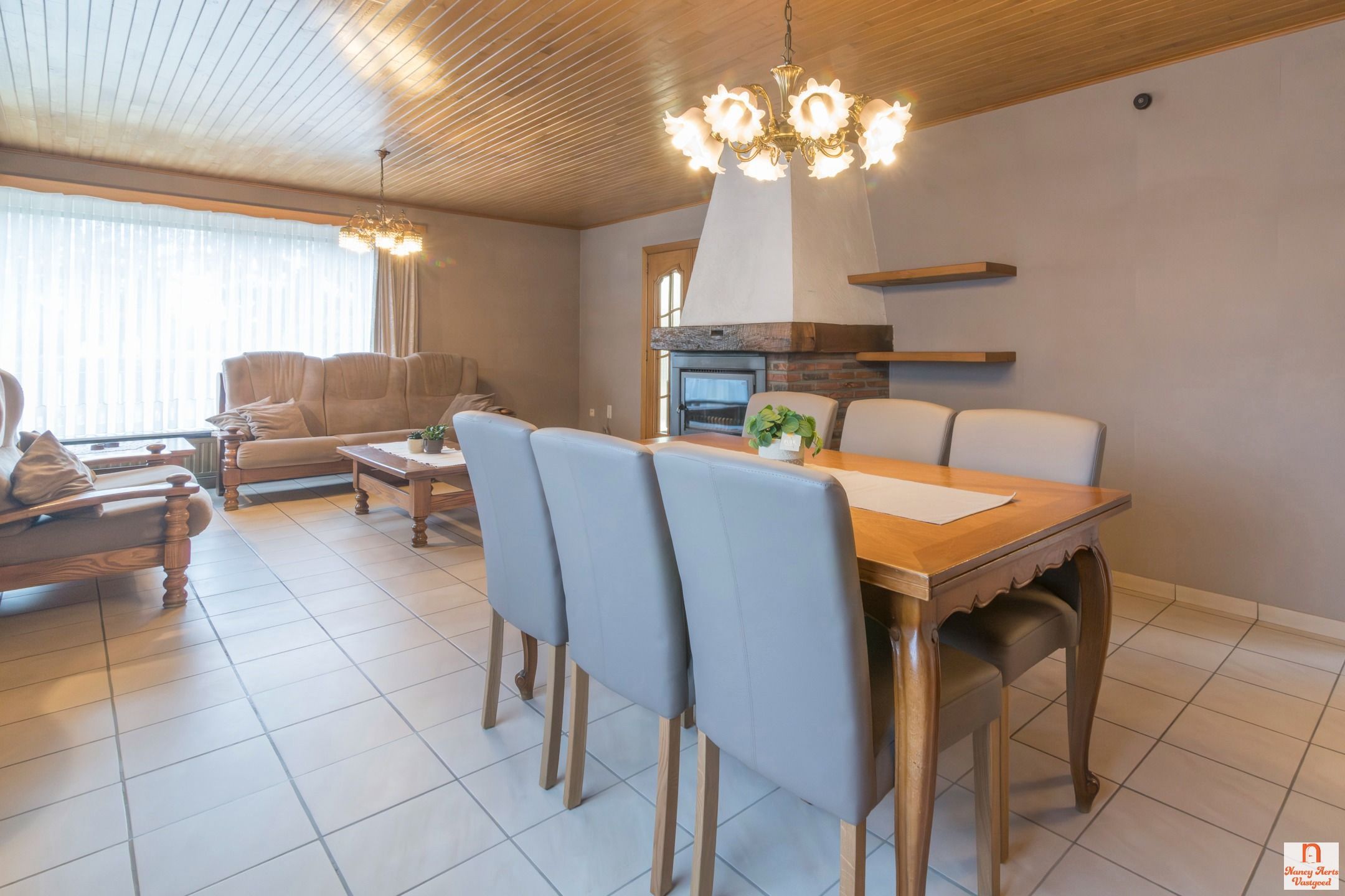 Split-level woning met grote tuin en vrij uitzicht foto 10
