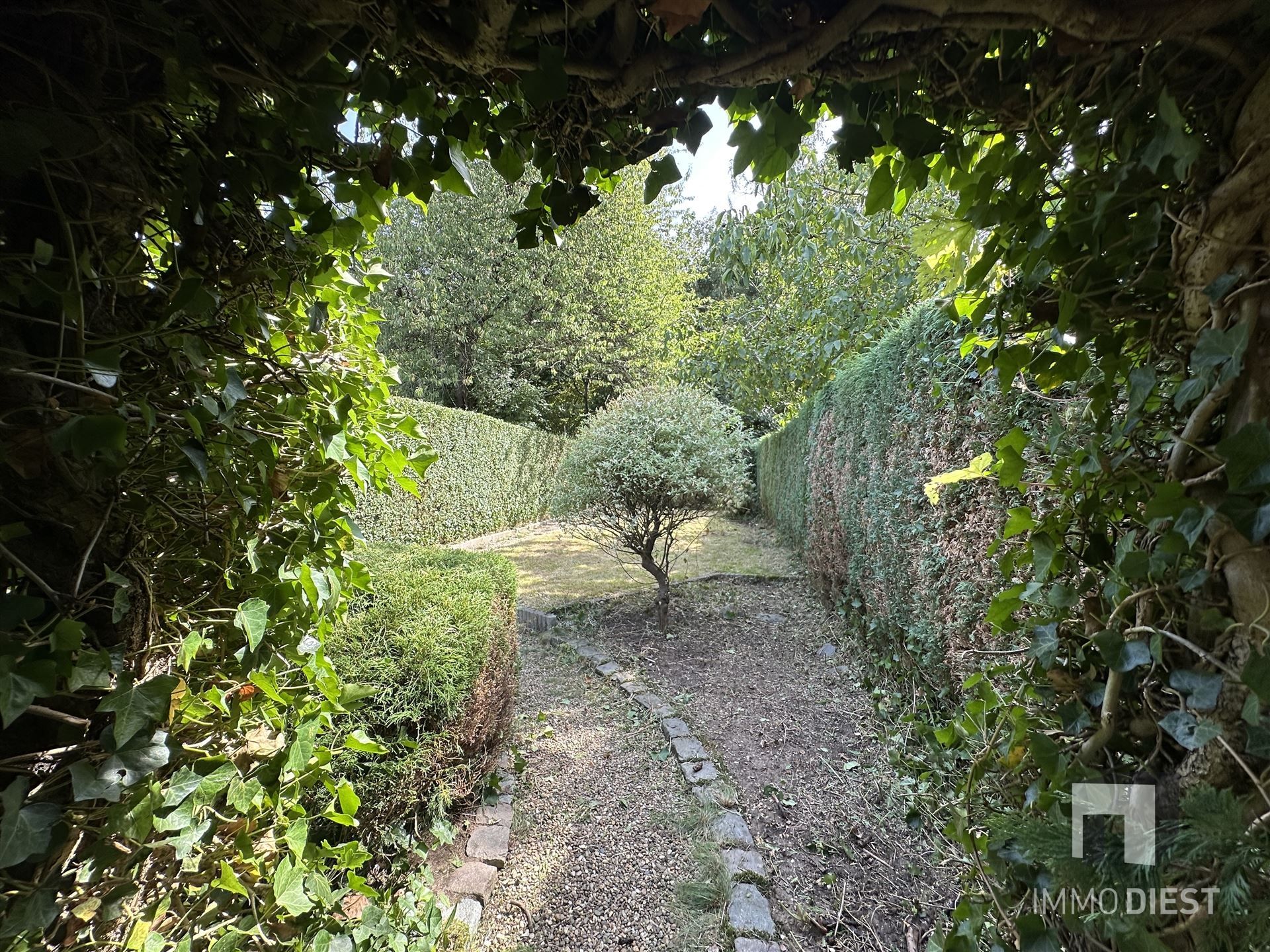 Knappe woning met 3 ruime slaapkamers en mooie tuin - instapklaar foto 24