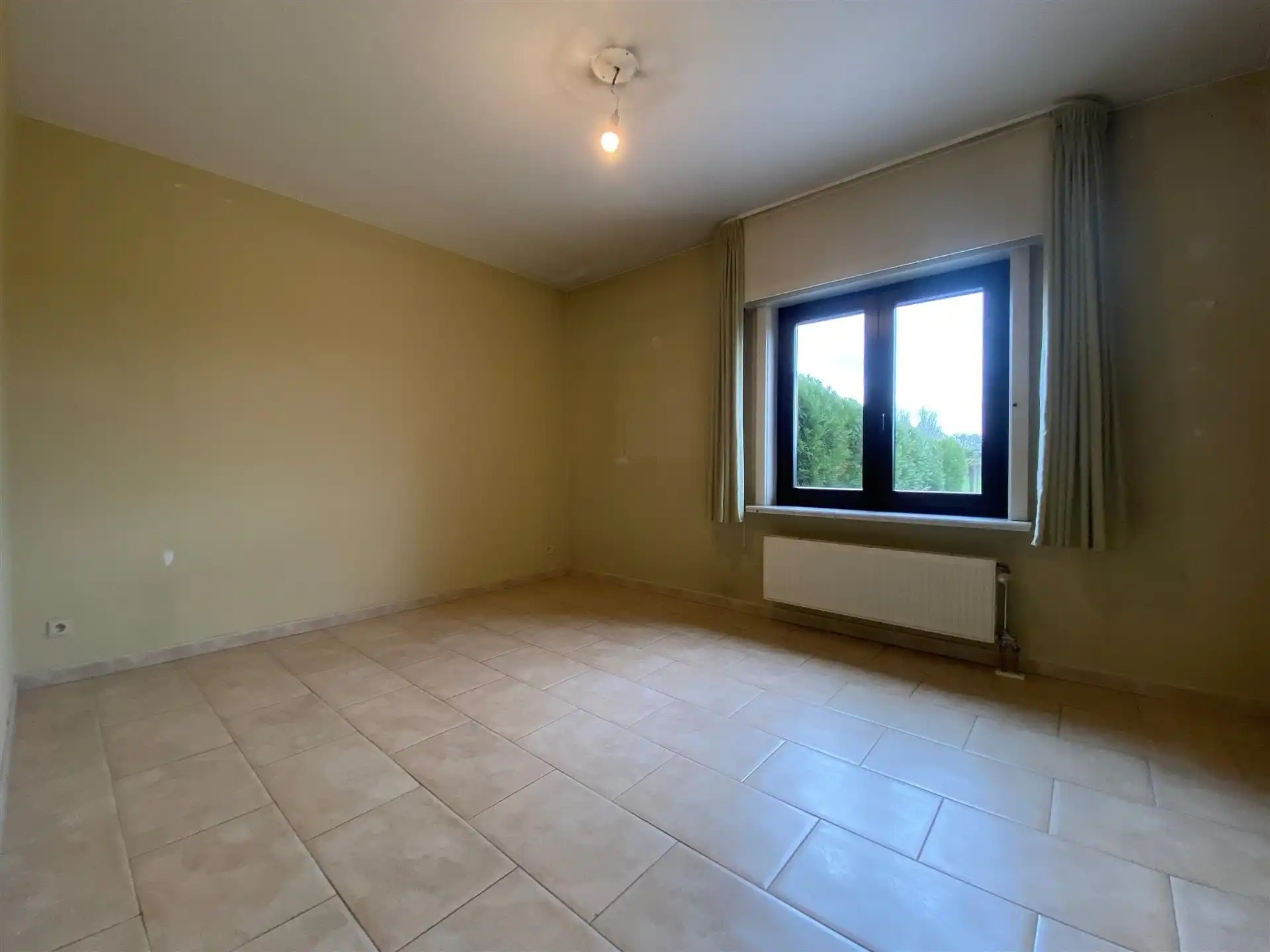 Halfopen woning met 4 slaapkamers en 2 badkamers. foto 21