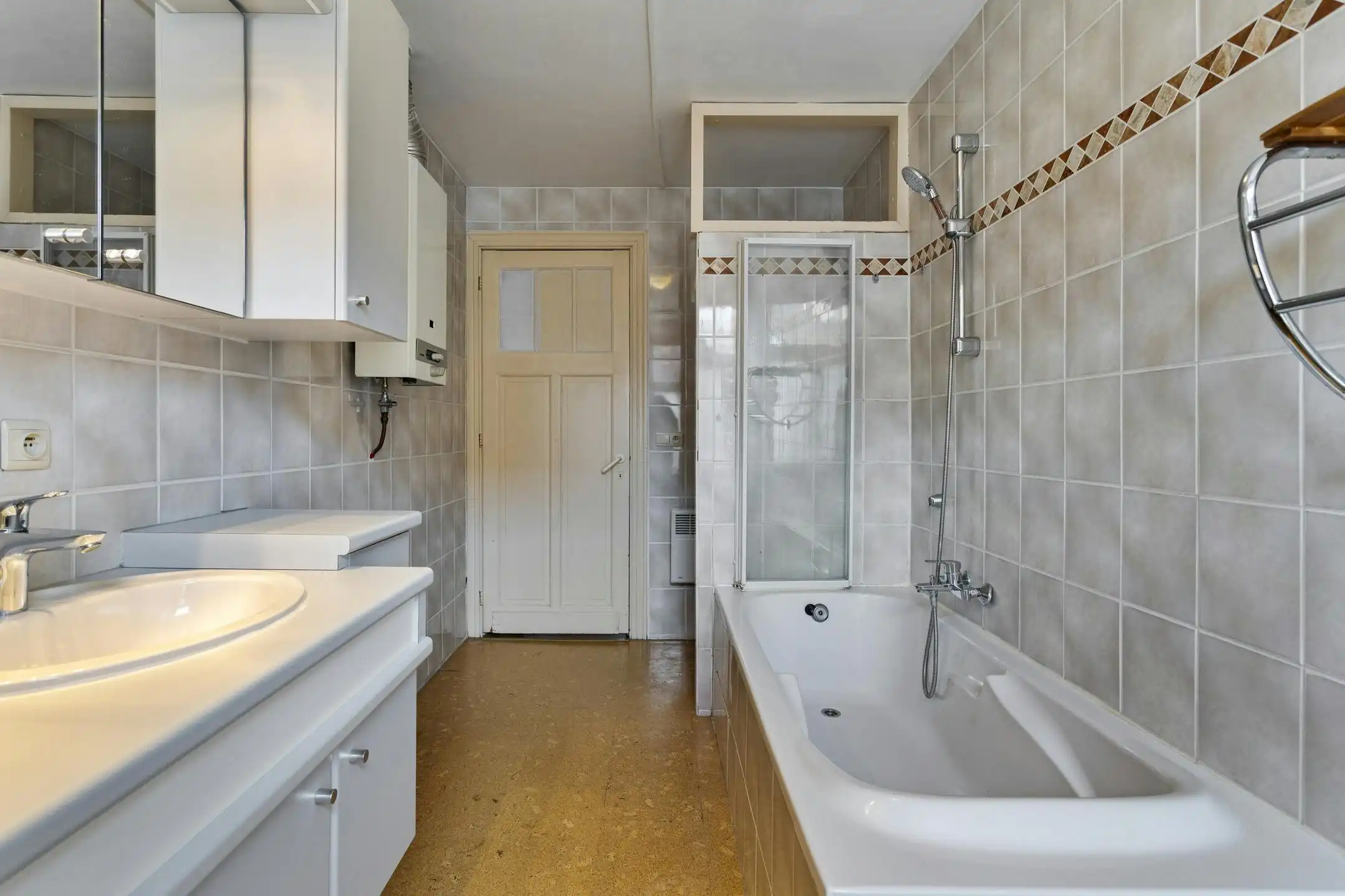 Ruime woning met 4 slaapkamers en leuke tuin in Roeselare! foto 12