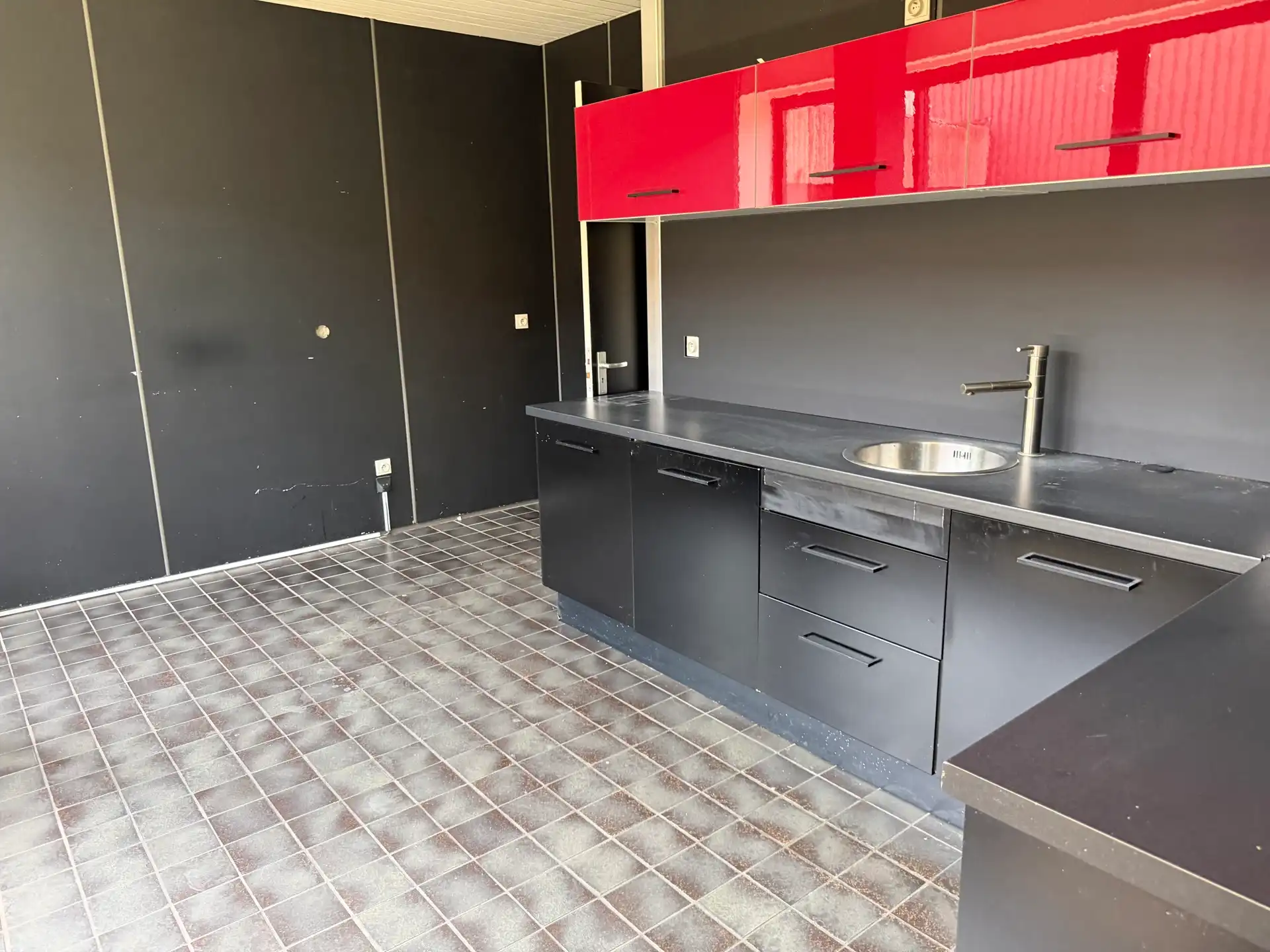 Magazijn 2.963m² met kantoren 569m²  in Temse foto 13