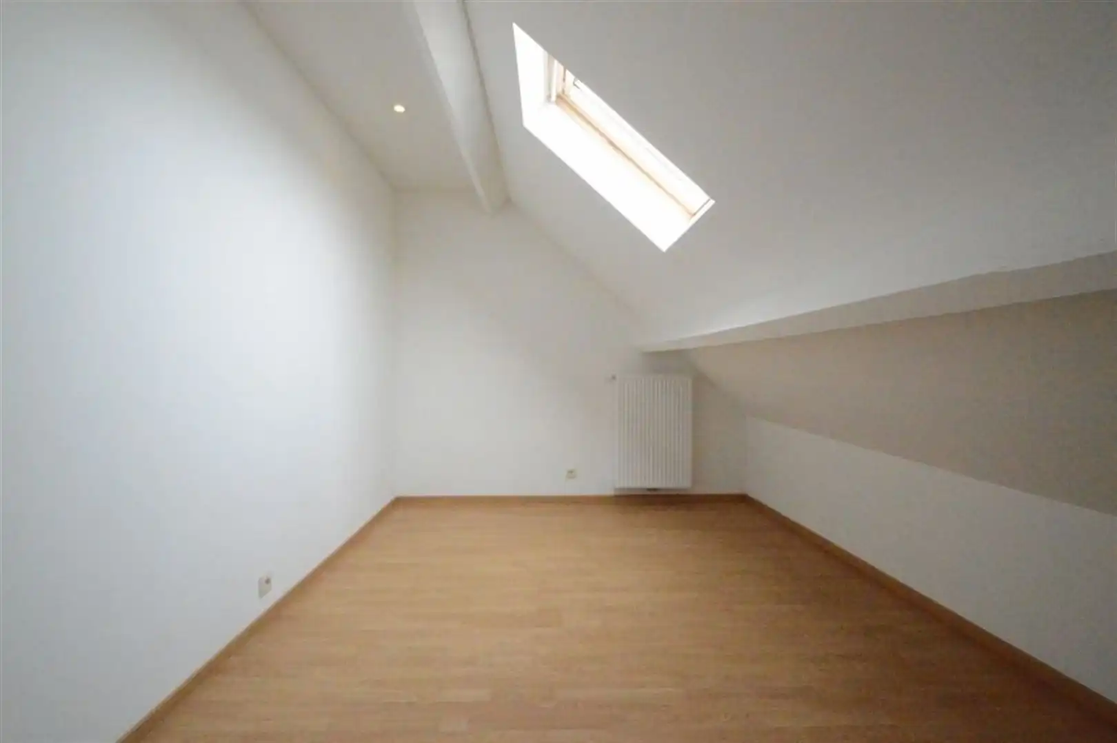 Totaal gerenoveerde gezinswoning te Dendermonde (Baasrode) foto 11