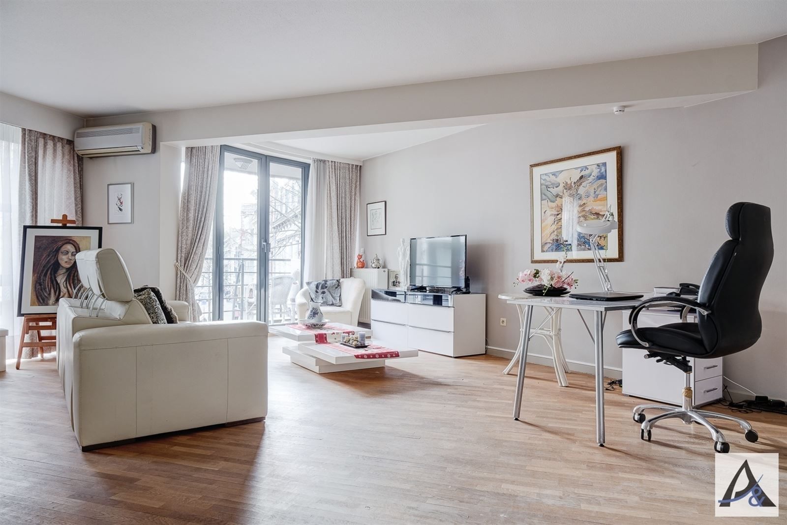 Ruim appartement met twee staanplaatsen in centrum Bilzen! foto 5