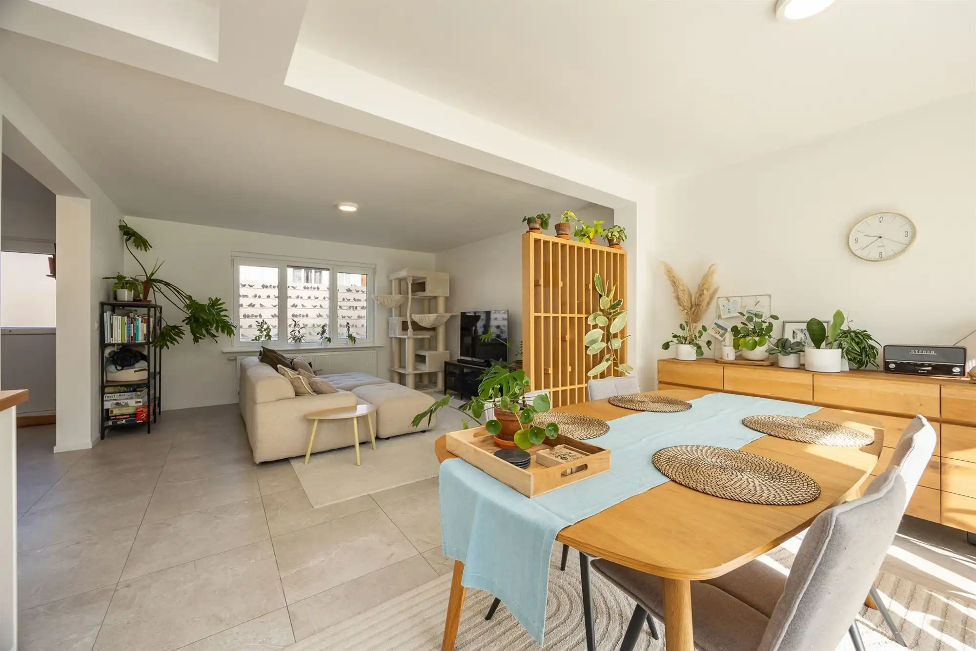 Instapklaar huis met drie slaapkamers en tuin  foto 4