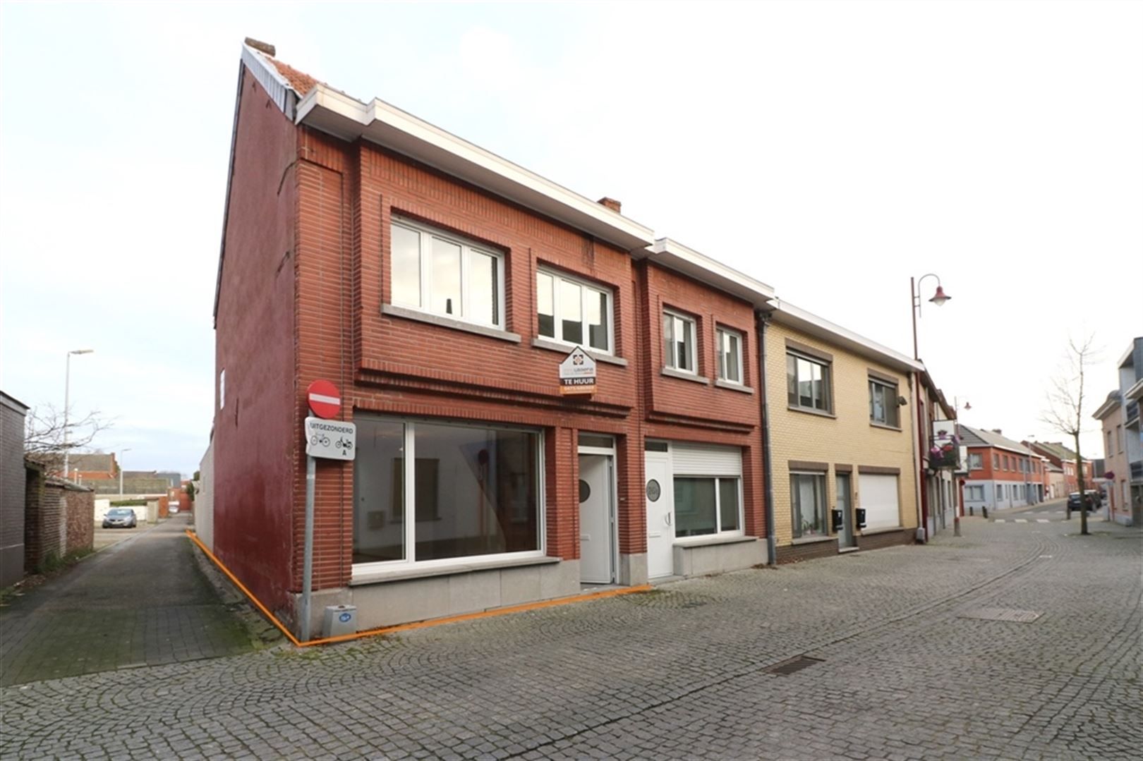 Instapklare woning met 3 slpk., koer en garage foto 8