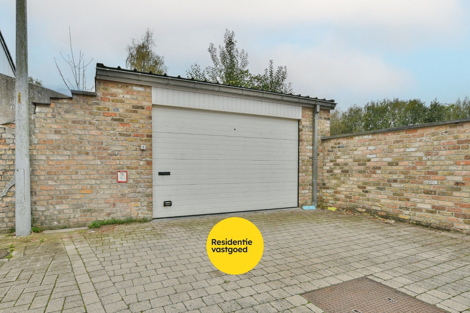 Ruim duplex appartement met tuin en inclusief garage te Eernegem foto 9