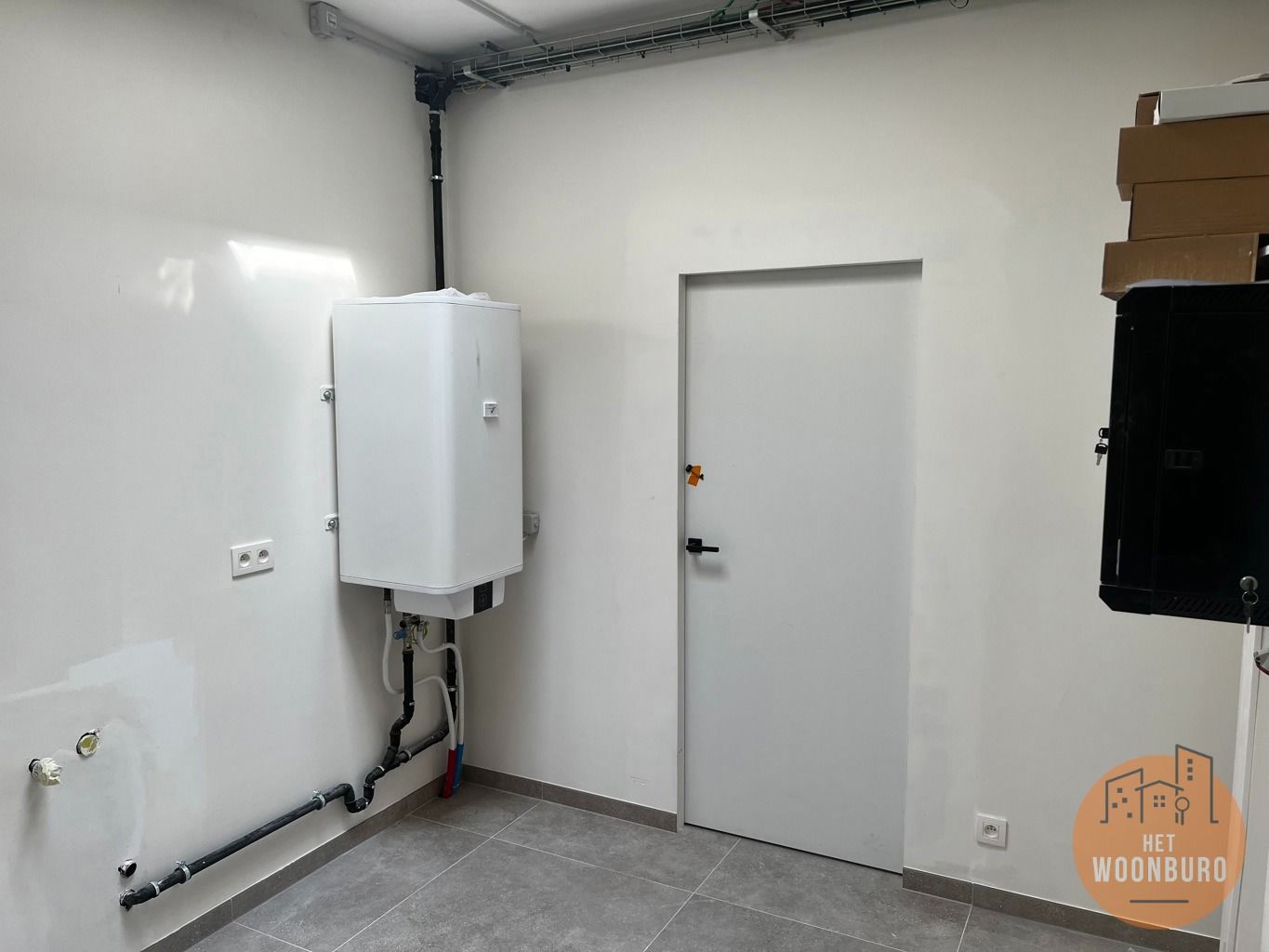 Kantoor met polyvalente ruimte, 4 burelen, vergaderzaal foto 16