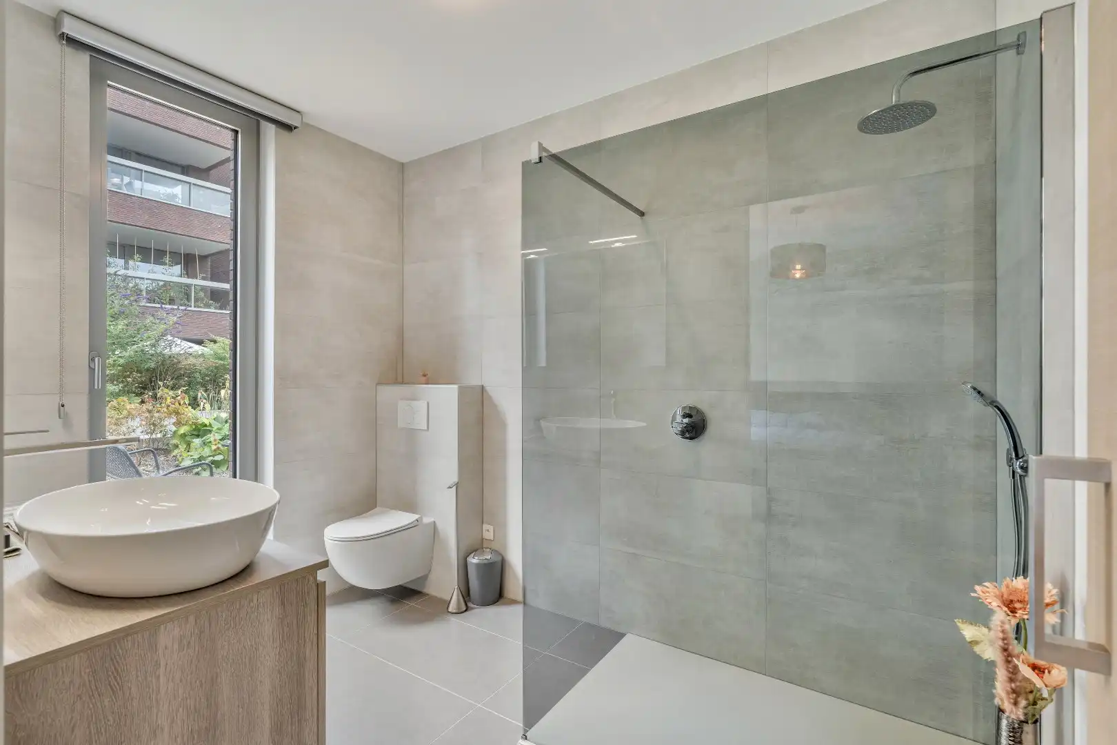 Exclusief gelijkvloers appartement met ruime terrassen, 2 slpk, extra brede autostaanplaats, centrum Genk foto 21