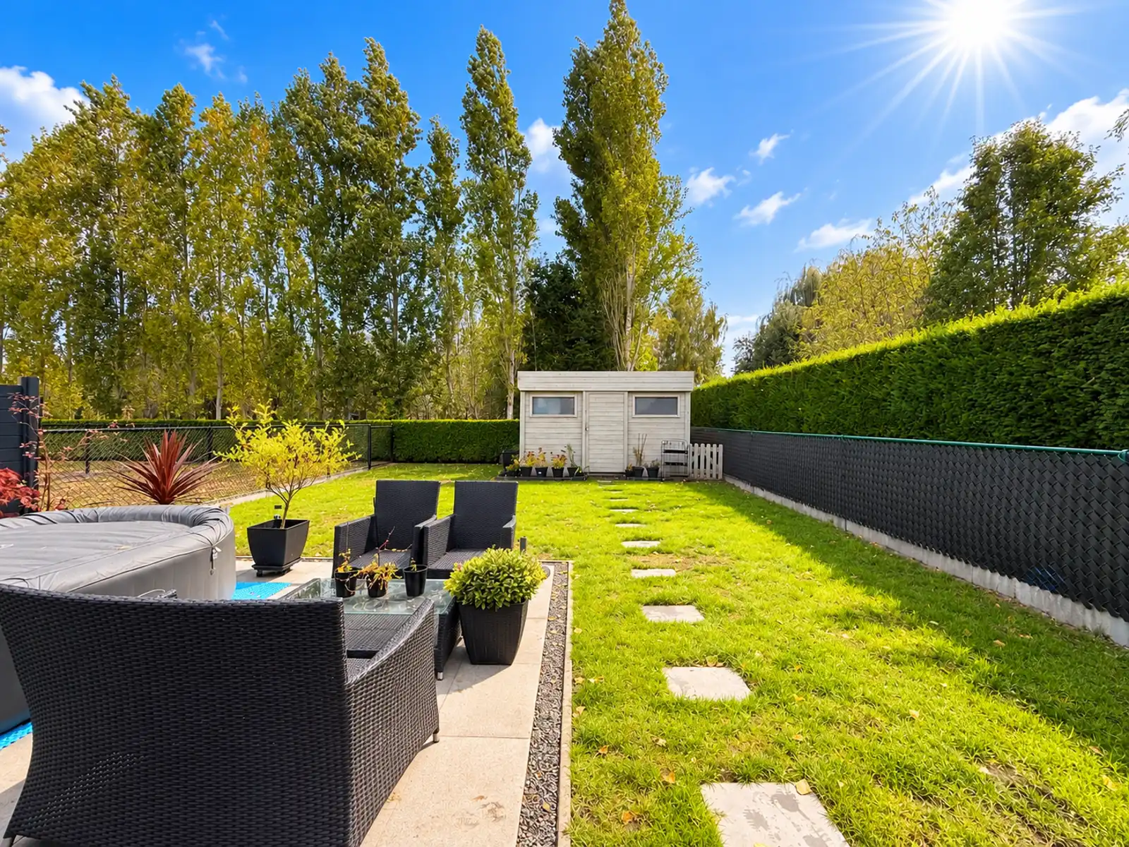Instapklare woning (half open) met 3 slaapkamers en tuin foto 25