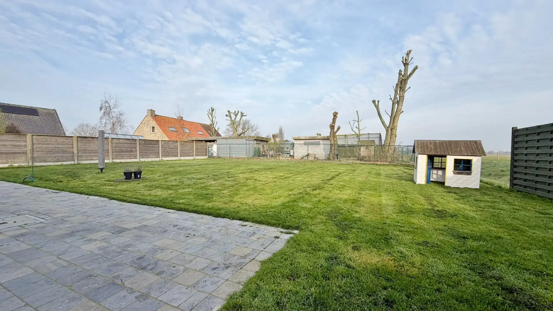 Instapklare woning op ruim perceel (880 m²) met prachtig landelijk uitzicht in Merkem foto 6