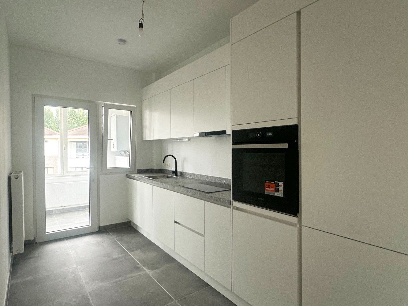 Ruim vernieuwd appartement met 2 slaapkamers op gunstige locatie in Wilrijk foto 4