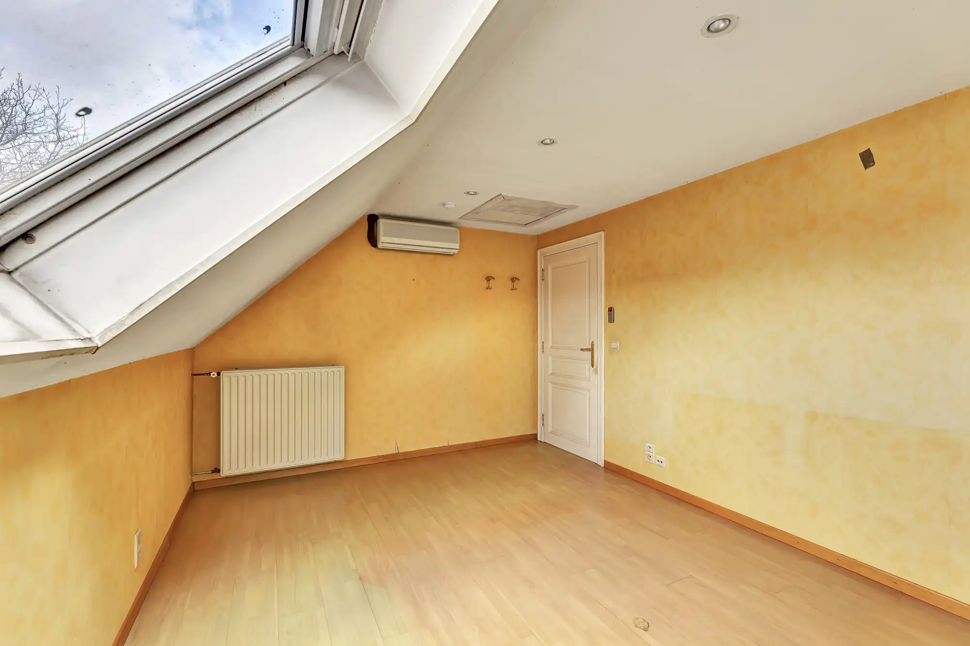 Te renoveren woning op uitzonderlijk perceel! foto 11