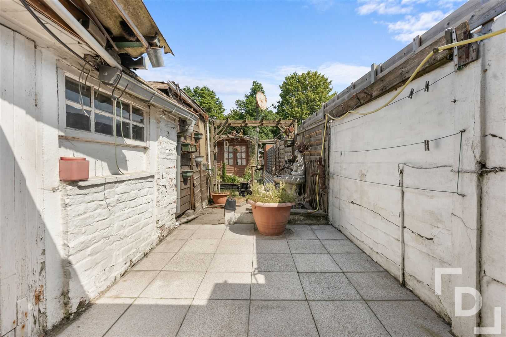 Te renoveren woning met uitweg te koop op centrale locatie in Ieper. foto 18