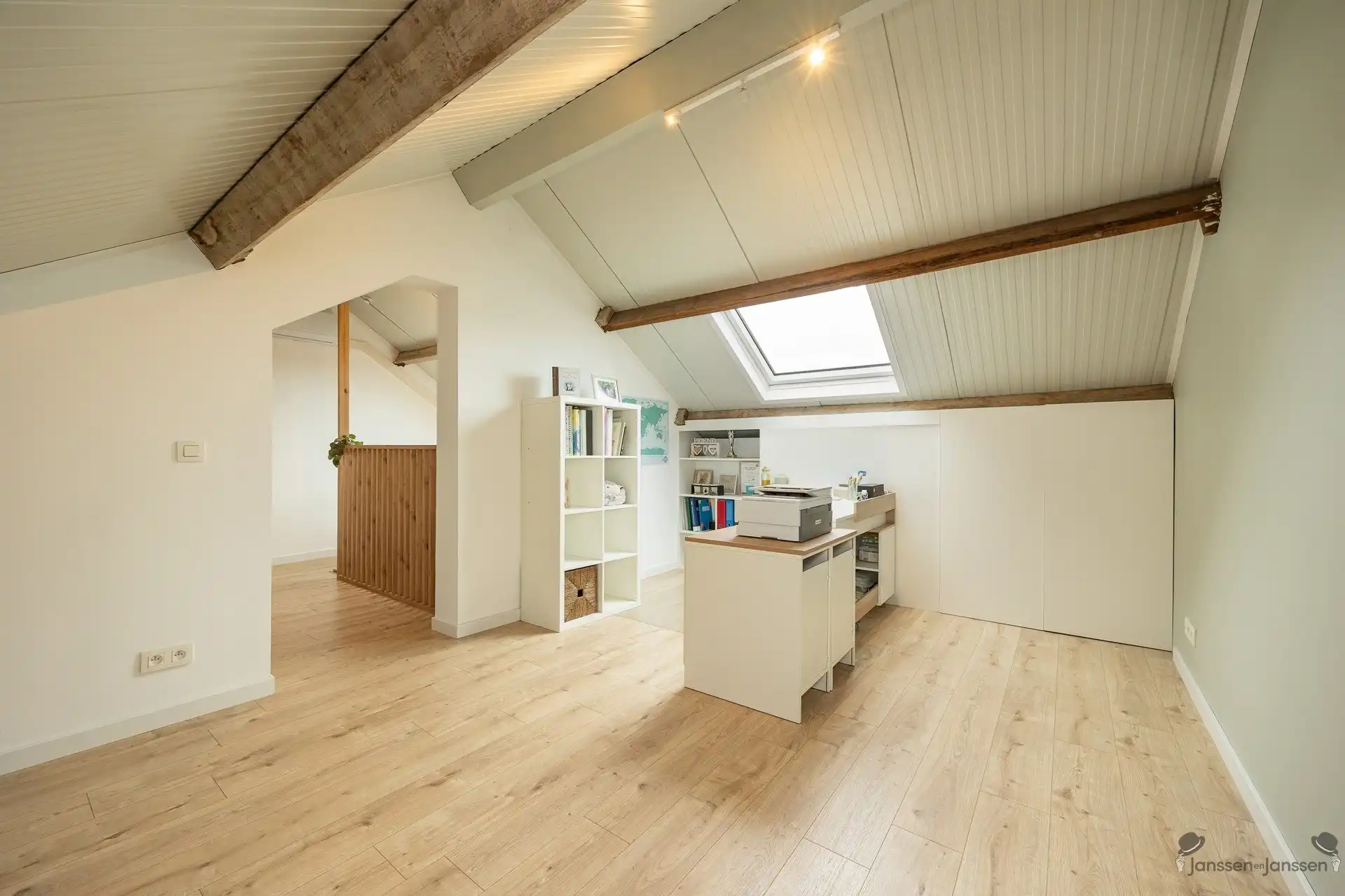 Instapklare, energiezuinige & volledig vernieuwde rijwoning foto 17