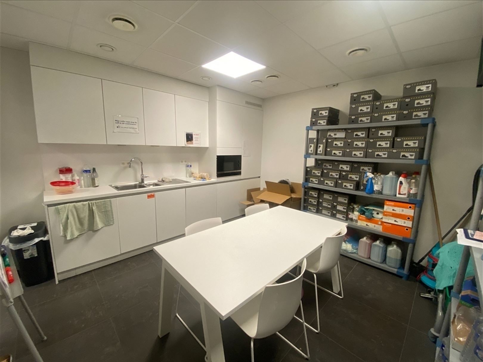 Gerenoveerd kantoor/handelspand in centrum Oudenaarde foto 9