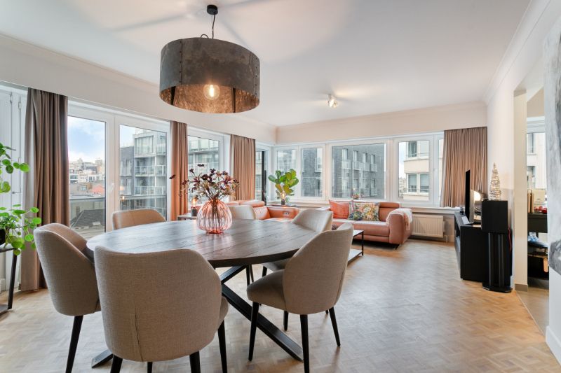 Stijlvol hoekappartement met zeezicht, licht en topligging in hartje Oostende foto 2