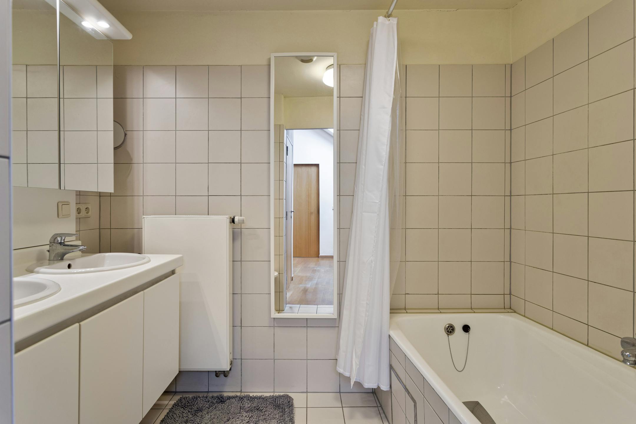 Ruim, lichtrijk appartement met twee slaapkamers te koop in Brugge foto 16