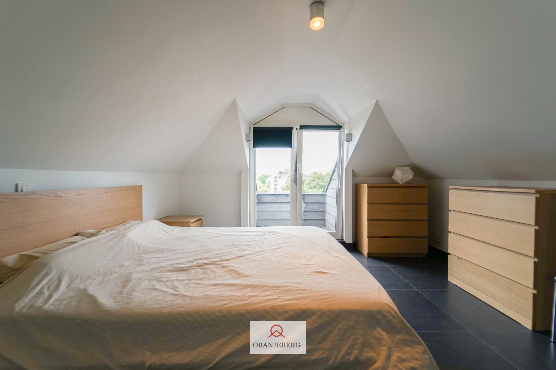 Centraal gelegen 2 slaapkamer-appartement met zicht op de Coupure! foto 21