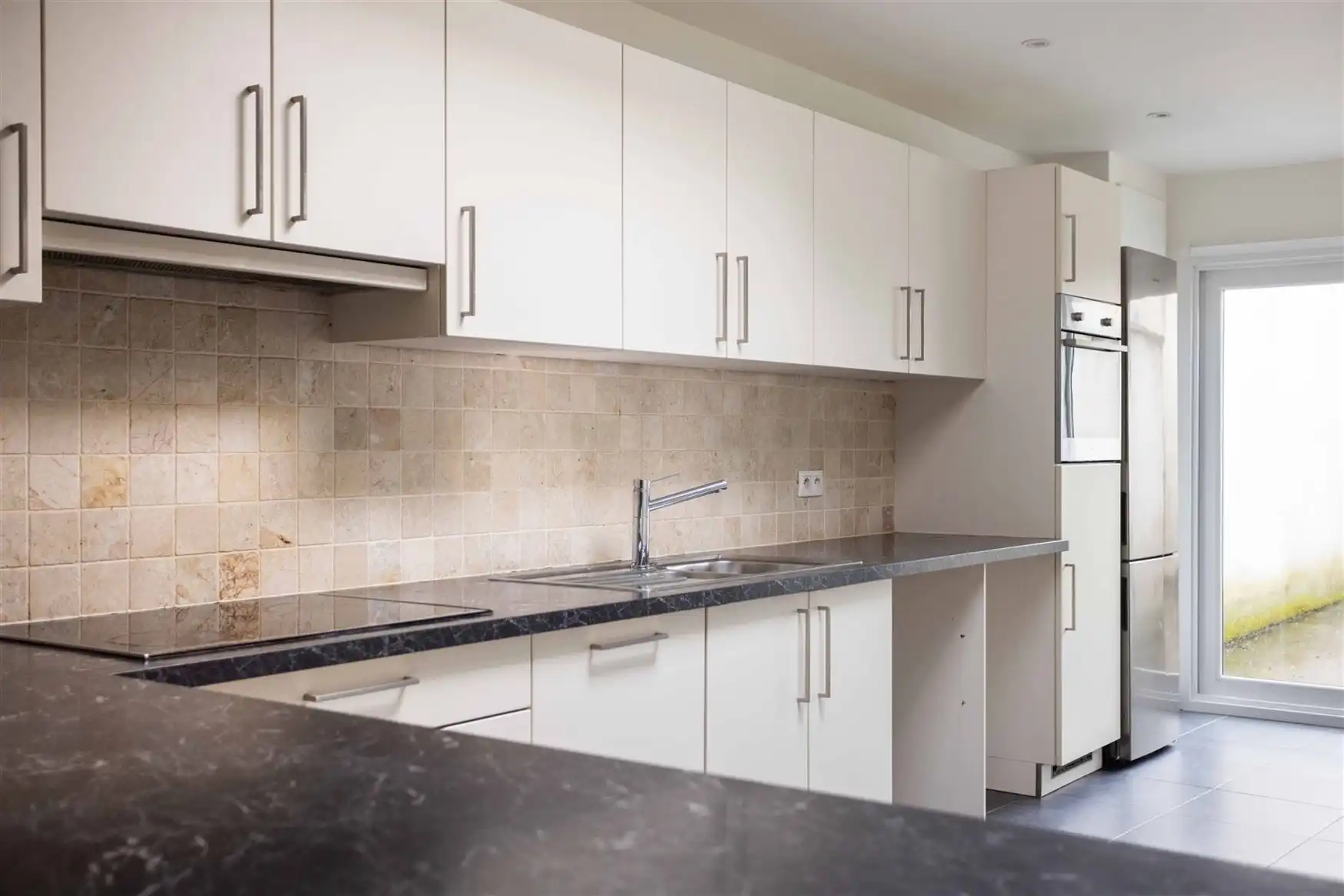 Instapklare woning met 4 kamers en koer in Gent foto 8