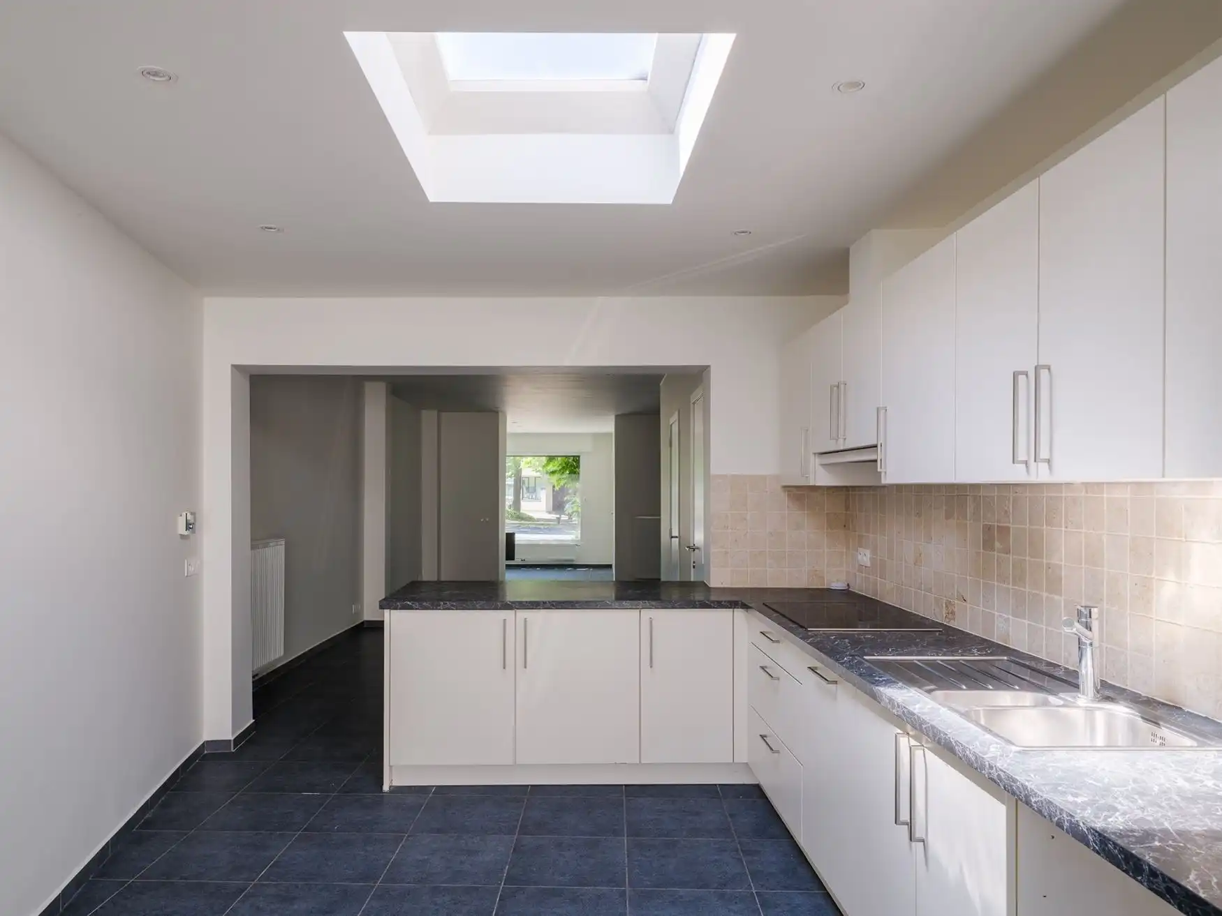 Instapklare woning met 4 kamers en koer in Gent foto 8
