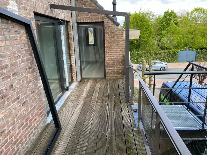 --- NIEUW --- Volledig vernieuwd (89m²) appartement met 2 grote slaapkamers, een&nbsp;terras en een gedeelde autostaanplaats. foto 6