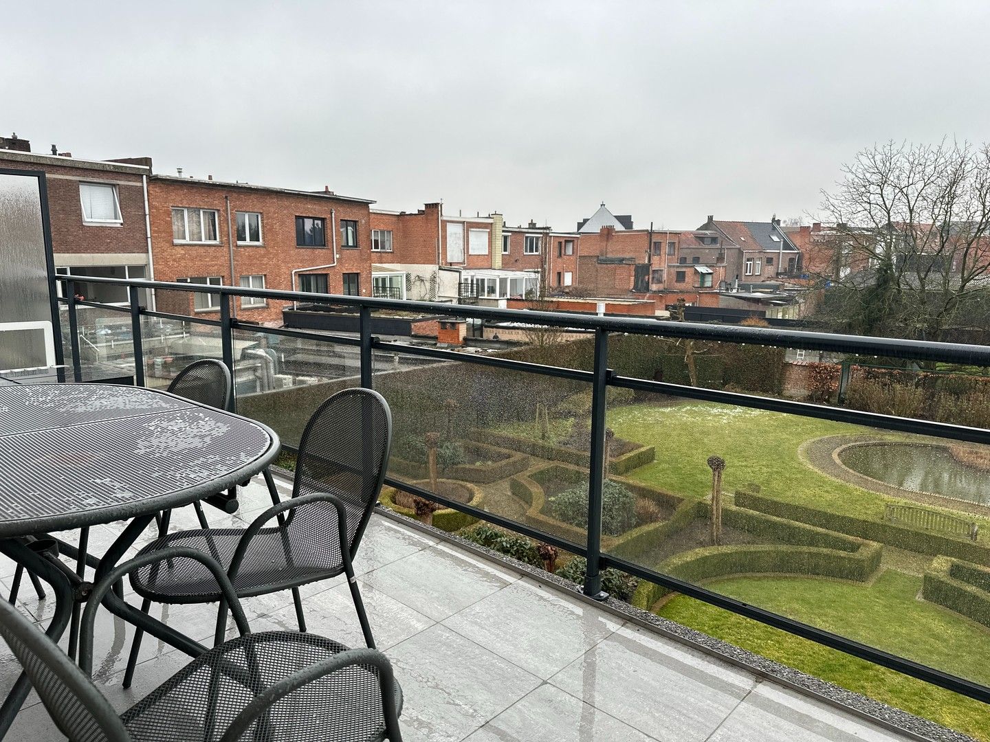 Uniek 4-slaapkamer appartement aan het Kerkplein foto 5