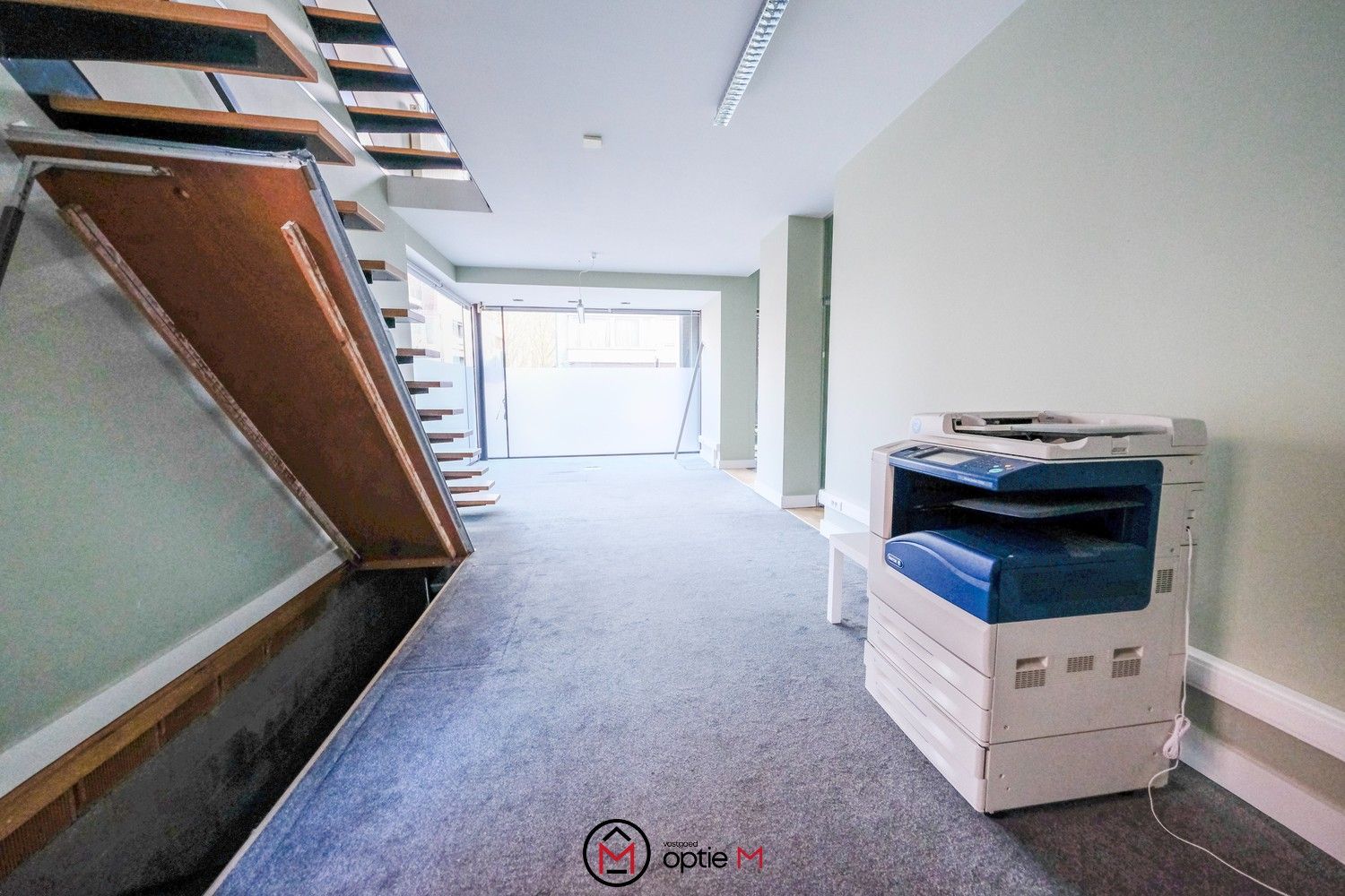 Ruim en authentiek kantoorgebouw op toplocatie in Bilzen foto 9