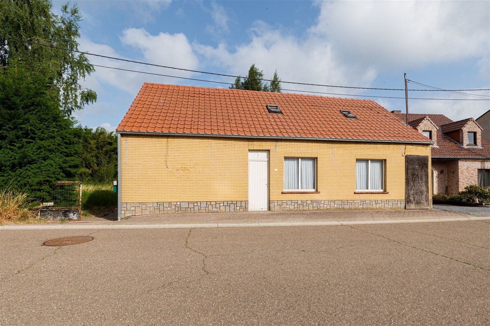 Hoofdfoto van de publicatie: deels gerenoveerde woning met tuin op 12are34