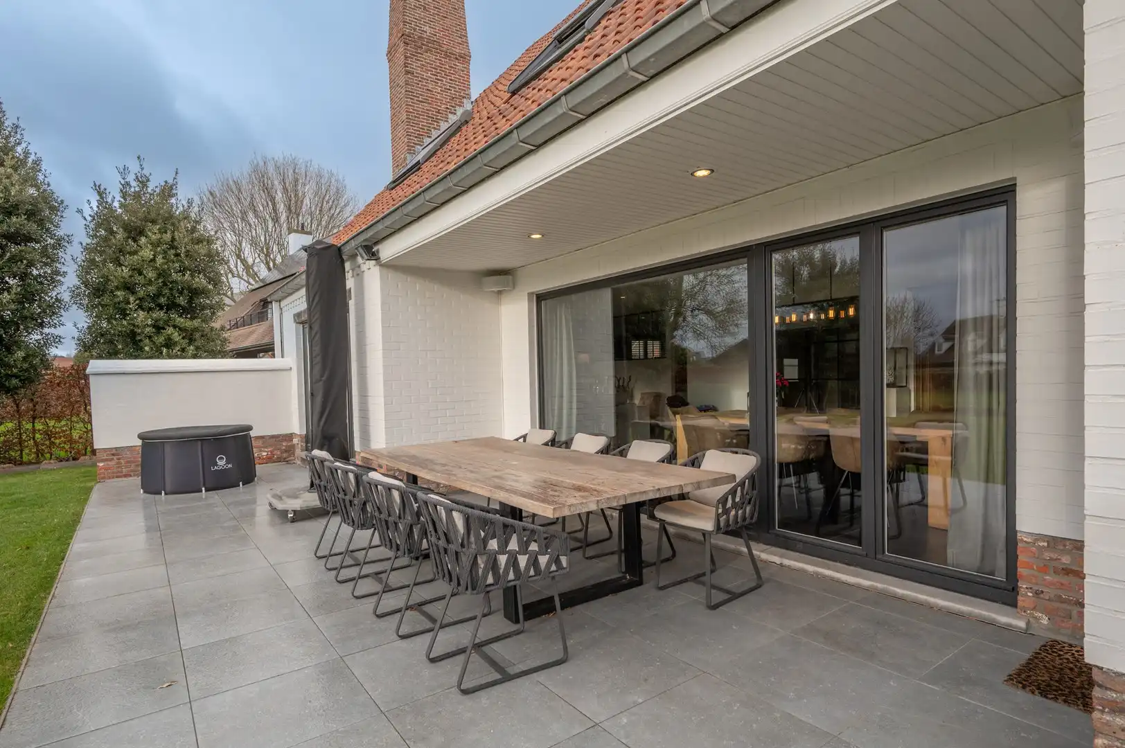 Charmante villa met zonnige tuin, op fietsafstand van het centrum en de zee. foto 17